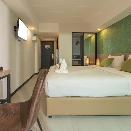 The Home Hotel Sha Бангкок Экстерьер фото