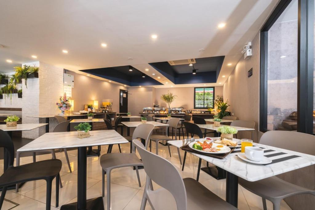 The Home Hotel Sha Бангкок Экстерьер фото