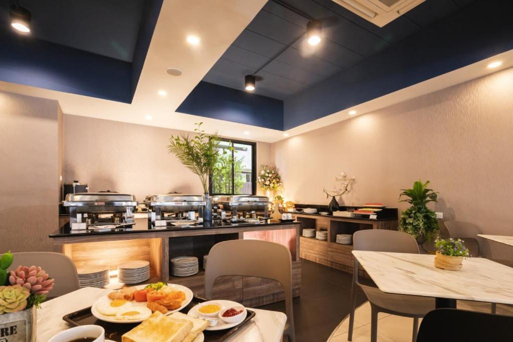The Home Hotel Sha Бангкок Экстерьер фото