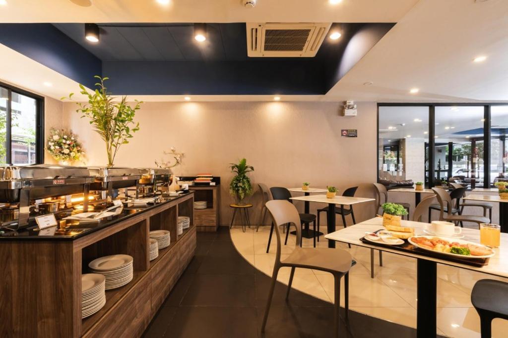 The Home Hotel Sha Бангкок Экстерьер фото