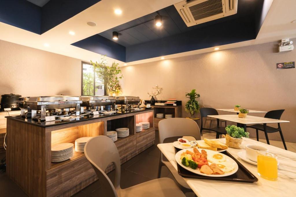 The Home Hotel Sha Бангкок Экстерьер фото