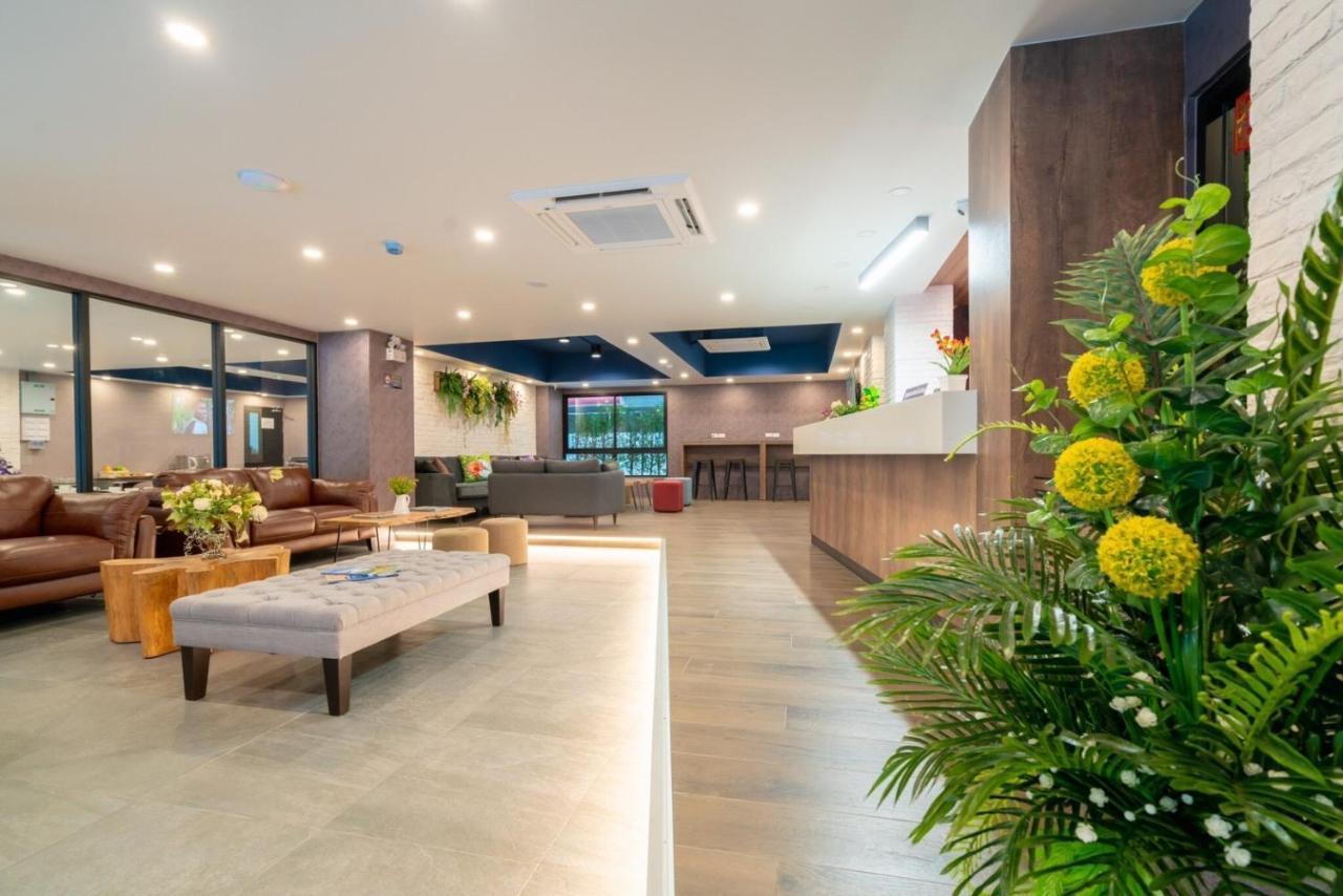 The Home Hotel Sha Бангкок Экстерьер фото