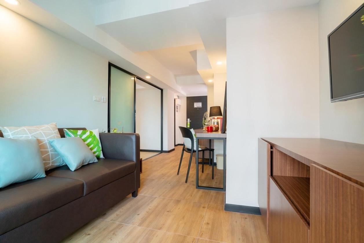 The Home Hotel Sha Бангкок Экстерьер фото