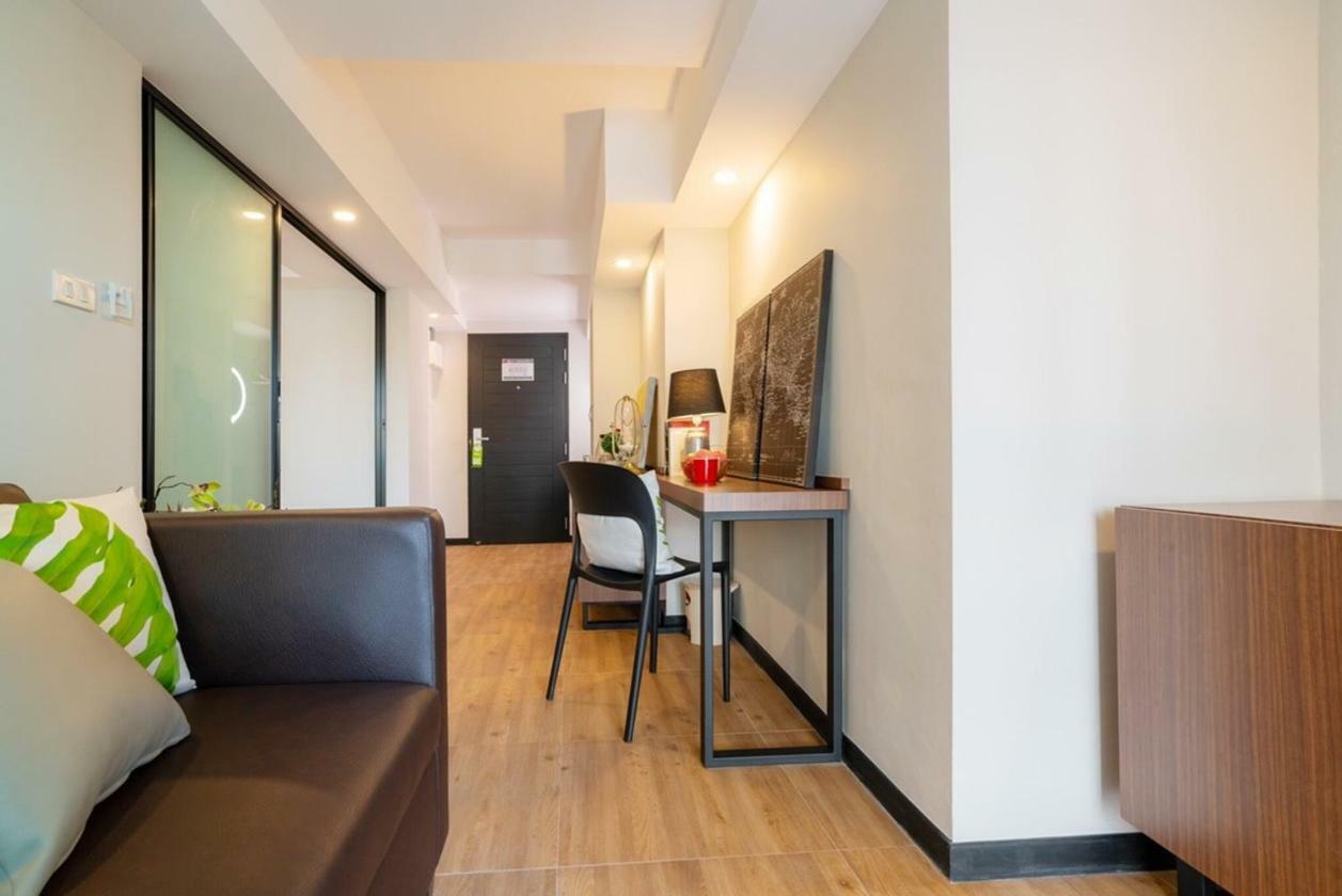 The Home Hotel Sha Бангкок Экстерьер фото
